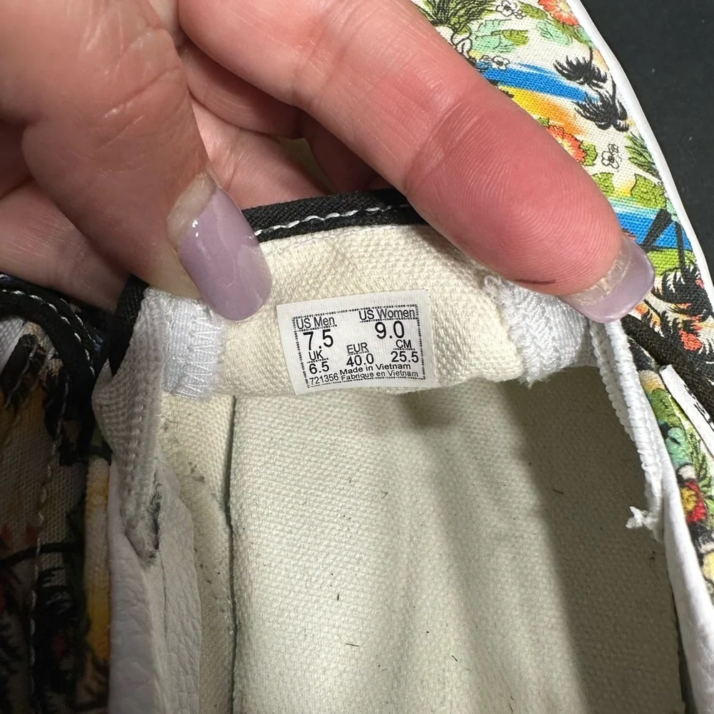 VANS Tropical Print Kids Slip-On Shoes size 7.5 pre owned Exellent condition.